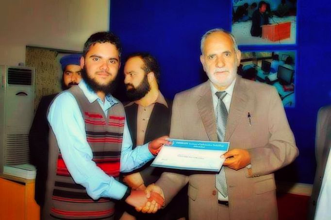 Receiving a certificate on completing a 5 day workshop on wordpress